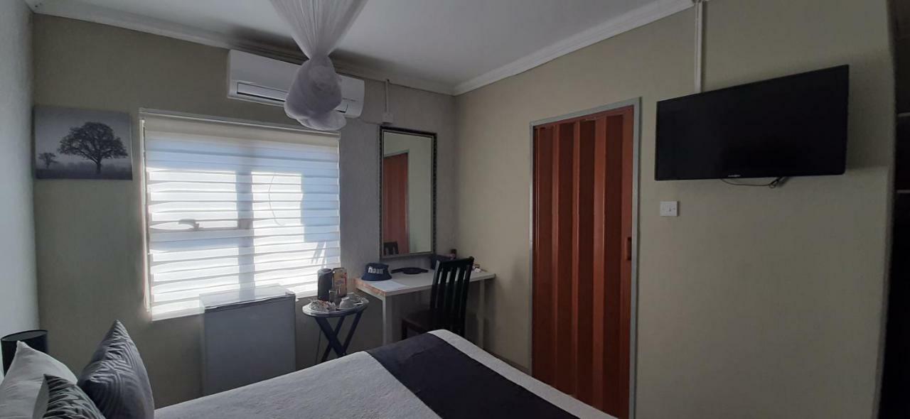 The New Mall Guesthouse Maun Exterior foto