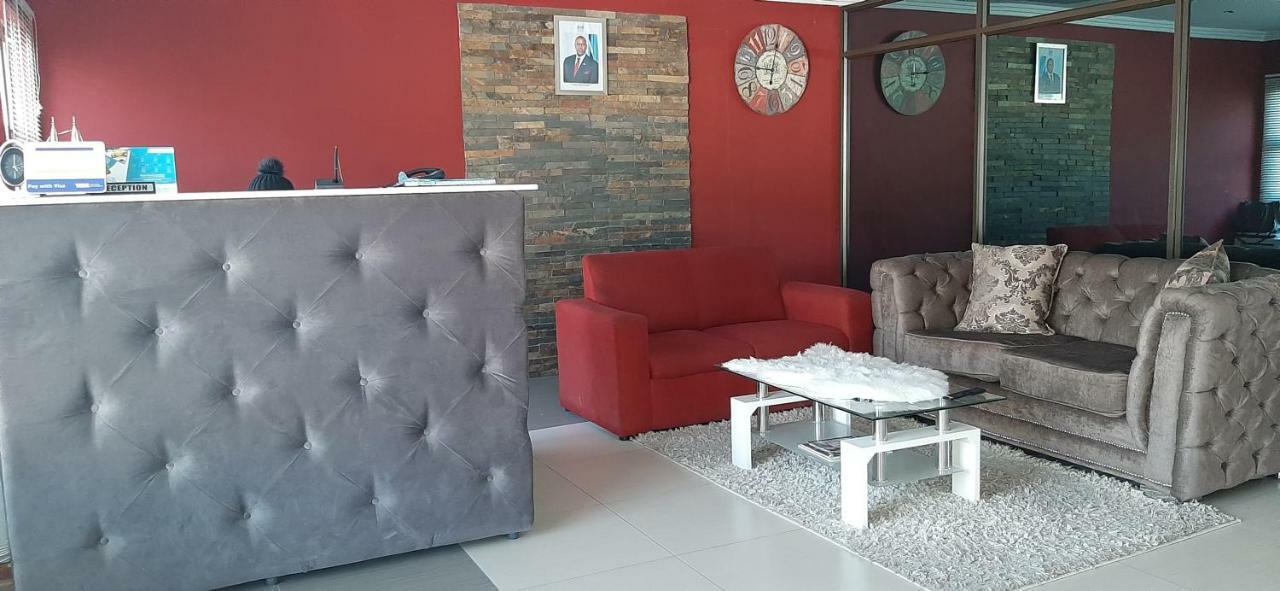 The New Mall Guesthouse Maun Exterior foto