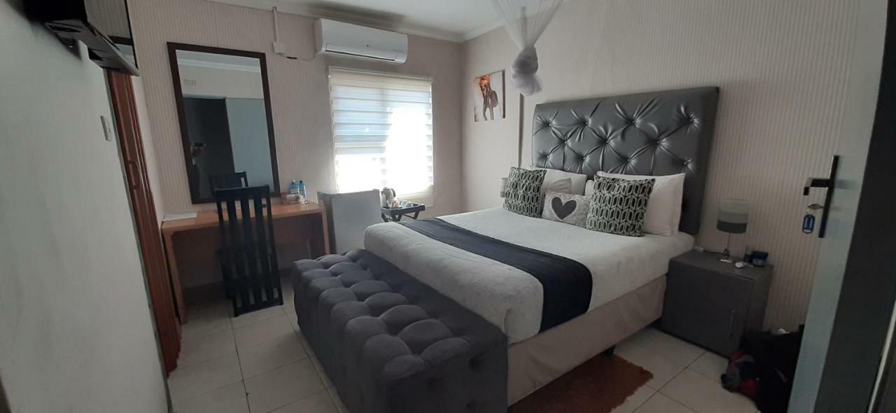 The New Mall Guesthouse Maun Exterior foto