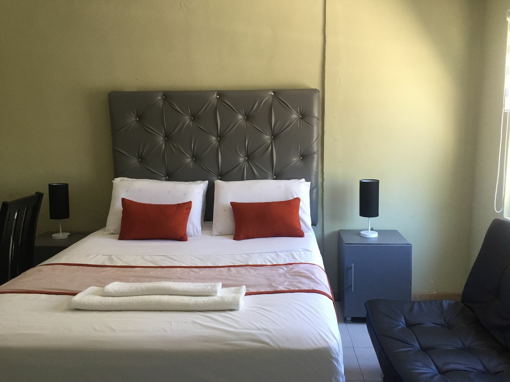 The New Mall Guesthouse Maun Exterior foto